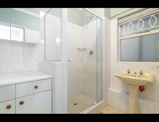 1 BEDROOM RETIREMENT UNIT TO LET IN MOUILLE POINT